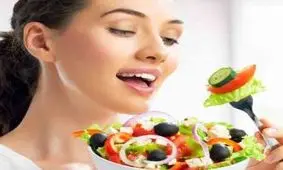 تغذیه ضد پیری و ۲۴ خوراکی که نمی گذارند پیر شوید