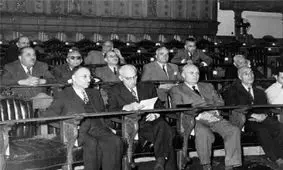 فریاد «هورا» و «زنده باد» صحن مجلس را پر کرد؛ ۲۴ اسفند ۱۳۲۹