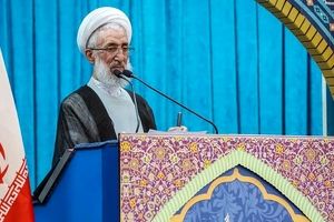 صدای روزنامه اصولگرا هم از امامت جماعت شدن کاظم صدیقی درآمد/ چگونه می‌توان انتظار انسجام داشت و همزمان تریبون نماز جمعه را به فردی داد که خانواده‌اش پرونده مالی دارند؟/ این تحقیر افکار عمومی است