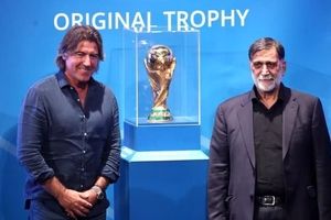علی دایی در مراسم رونمایی از کاپ جام جهانی کجا بود؟