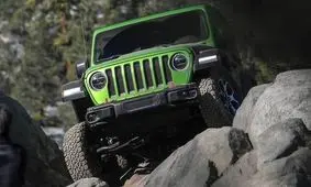 ولوو، جیپ یا لندروور، مسئله این است!