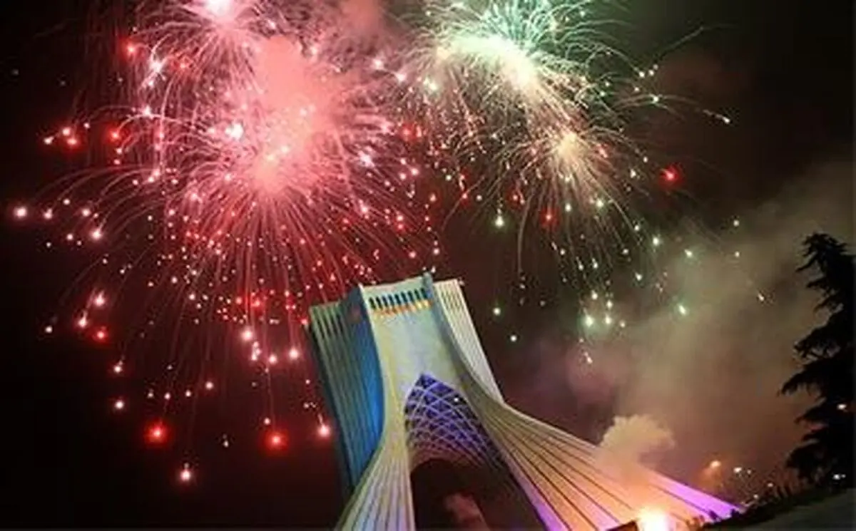 ویدئویی از آتش بازی در شب جشن انقلاب