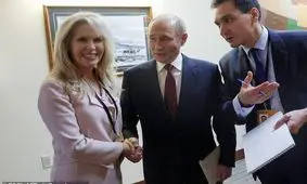 زن مرموز در نشست آلاسکا کیست؟ | یک رسوایی سیاسی جدید