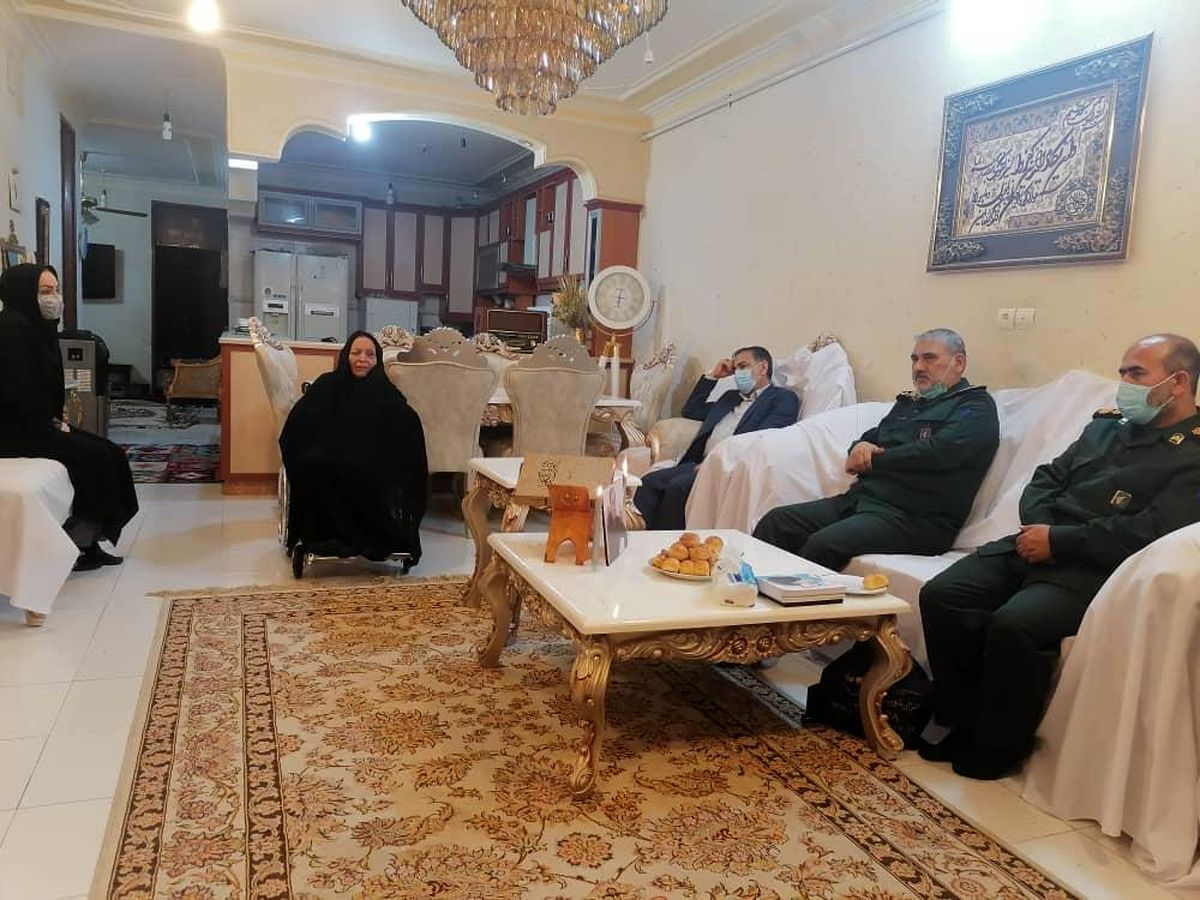 فرمانده سپاه حضرت ولیعصر(عج) خوزستان با خانواده شهید ناصرهاشم پوریان دیدار کرد