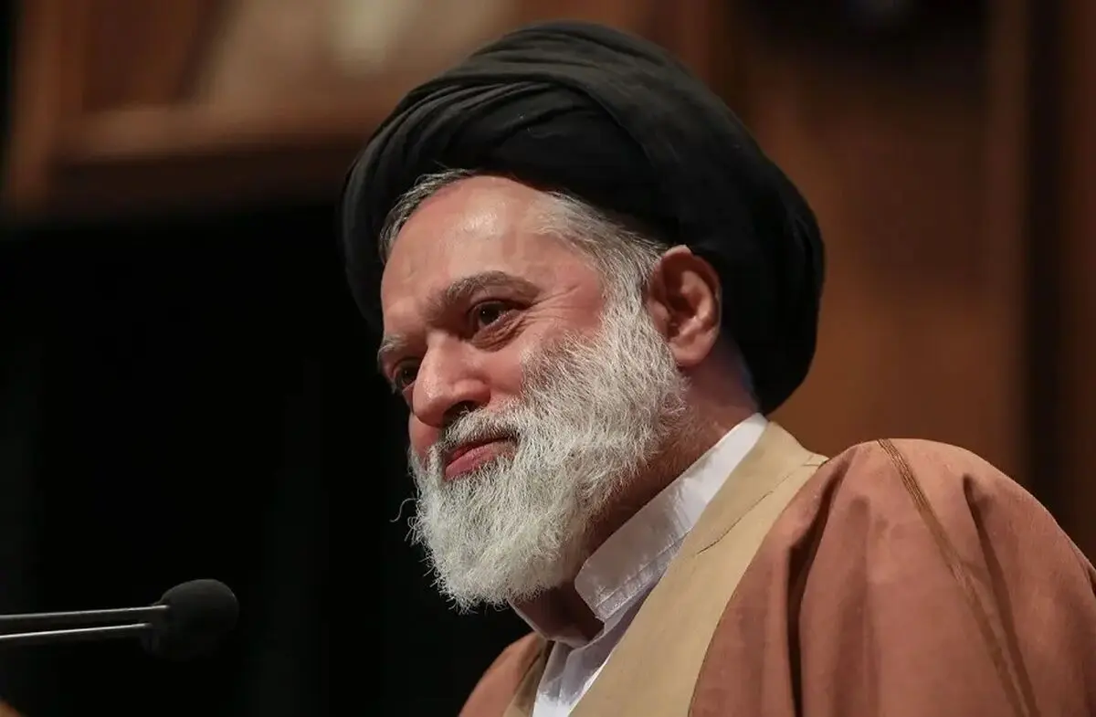 ورود آیت‌الله سیدمصطفی خامنه‌ای، فرزند ارشد رهبر شهید انقلاب به حرم مطهر امام حسین (ع)/ ویدئو