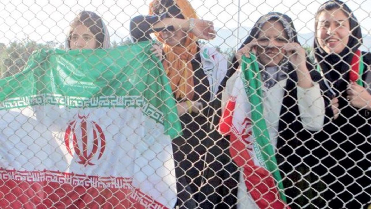 تکذیب خبر ممنوعیت ورود زنان به ورزشگاه های مشهد/ معاون وزیر ورزش: تعیین ضوابط ویژه، نه ممنوعیت و محدودیت!