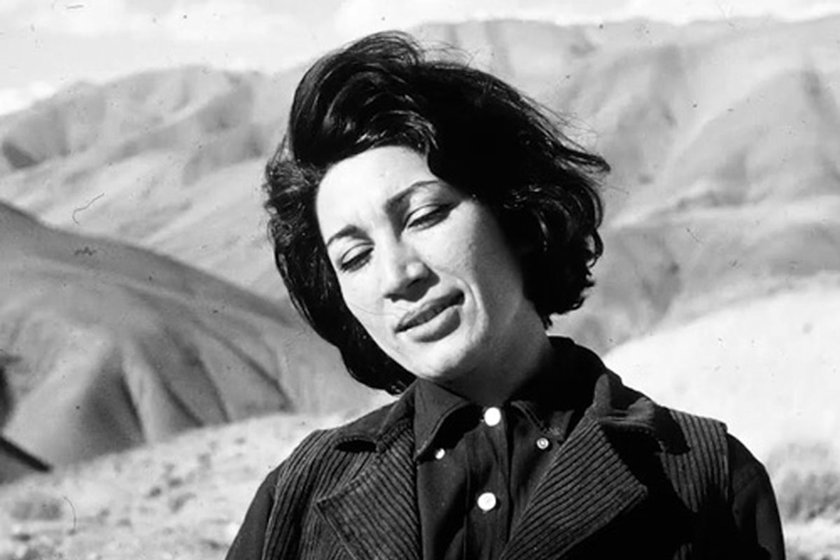 بیلبورد شهرداری تهران با عکس و سرودهای از فروغ فرخزاد