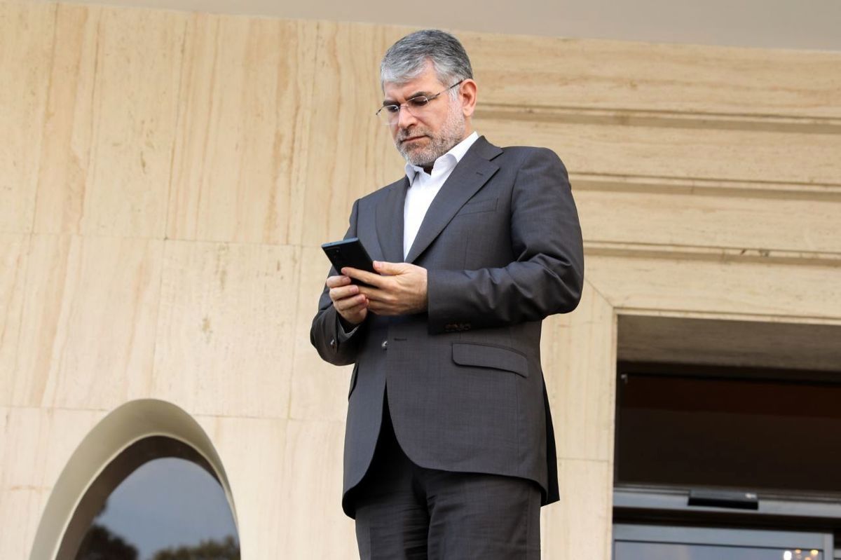 وزیر سابق کشاورزی رئیسی که نامش به فساد چای گره خورده برای انتخابات مجلس ثبتنام کرده است/ ساداتینژاد تایید صلاحیت شد؟