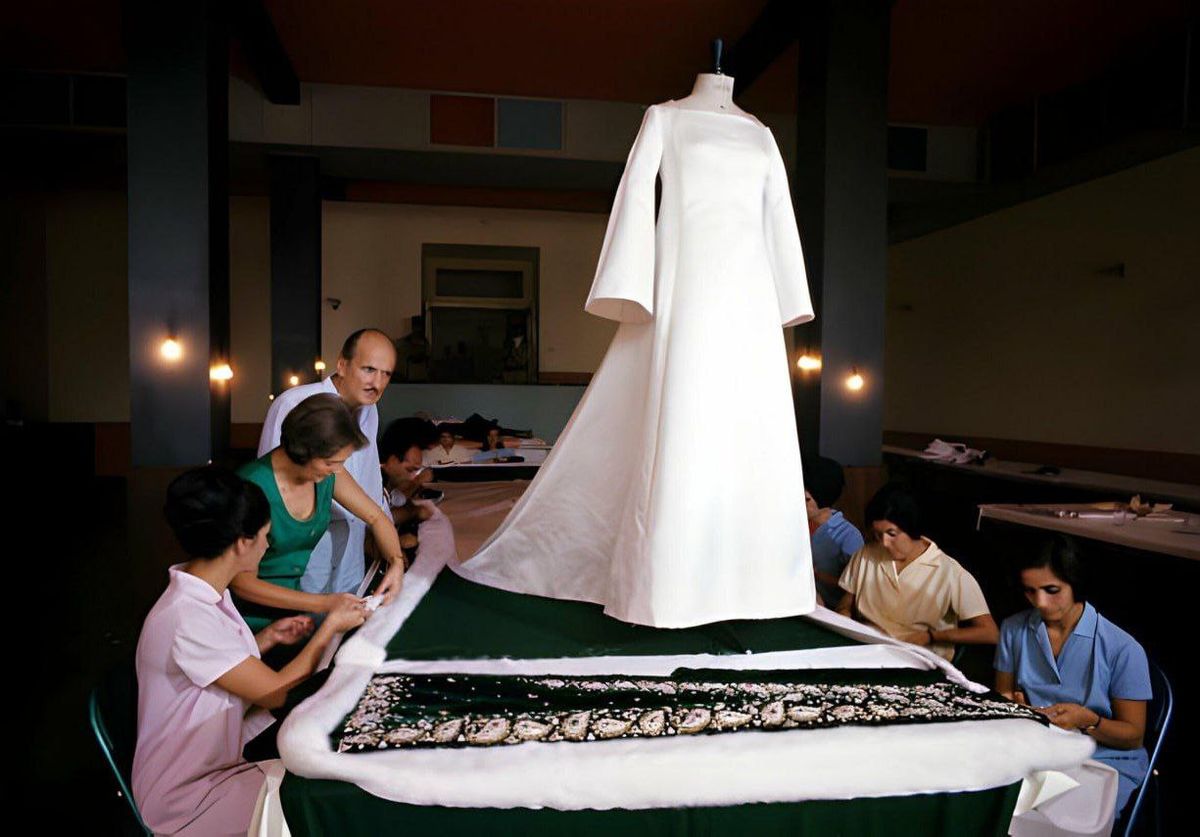 ۵۶ سال پیش؛ طراحی لباس سلطنتی در تهران