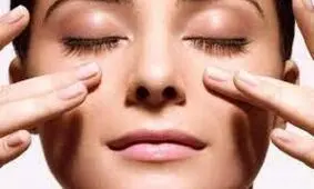 عادت های صبحگاهی که نمی دانستید به پوست صدمه می زنند