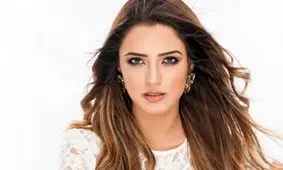 مادورو رفت تا این زن زیبا وزیر شود | چرا انتخاب این زن به عنوان وزیر جنجالی شده است؟ | دانیلا کابیو کیست؟