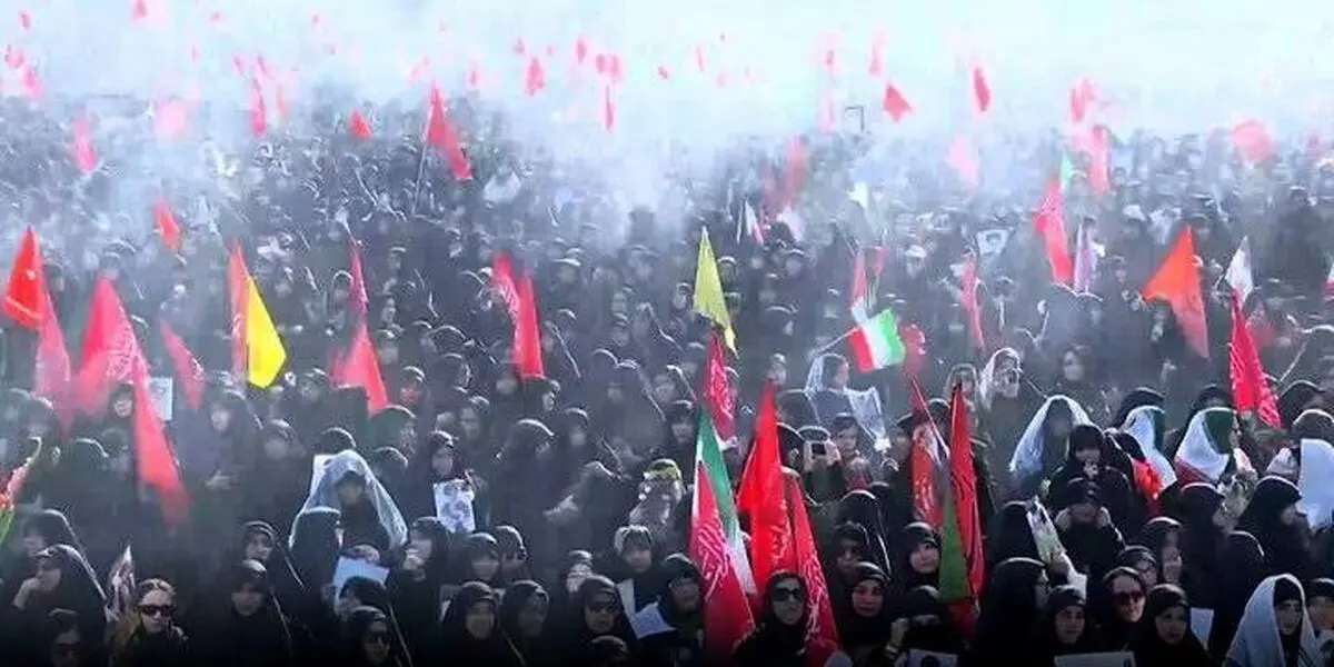 راه‌اندازی سامانه‌های مه‌پاش در مصلی برای کاهش گرما و رفاه زائران/ ویدئو