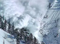 نجات یک گردشگر از زیر بهمن در منطقه واله دائوستا در شمال غربی ایتالیا/ ویدئو