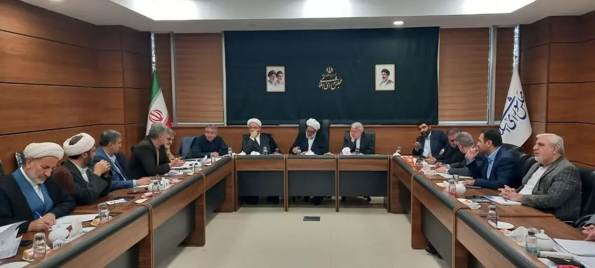 طرح ۱۰ فقره سوال از وزیر میراث فرهنگی در کمیسیون فرهنگی مجلس/ نمایندگان در یک سوال از توضیحات وزیر قانع نشدند