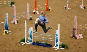 مسابقات «کله‌اسب سواری» دختران/ عکس