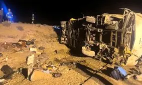 واژگونی اتوبوس مسافربری در آزادراه اصفهان_نطنز با ۱۰ فوتی/ عکس

