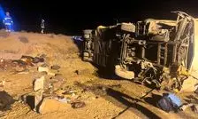 واژگونی اتوبوس مسافربری در آزادراه اصفهان_نطنز با 13 فوتی/ عکس

