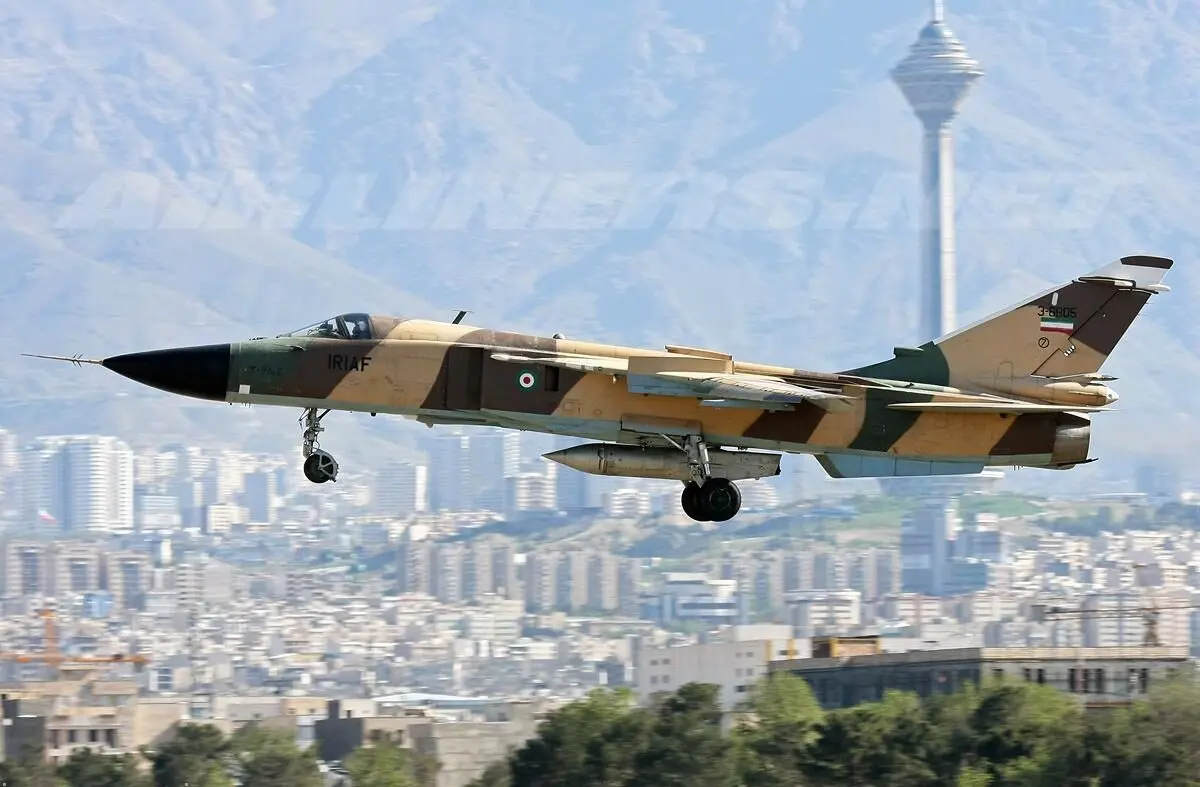 پرواز جنگنده‌ها بر فراز کرج و تهران در ۱۷ دقیقه حساس