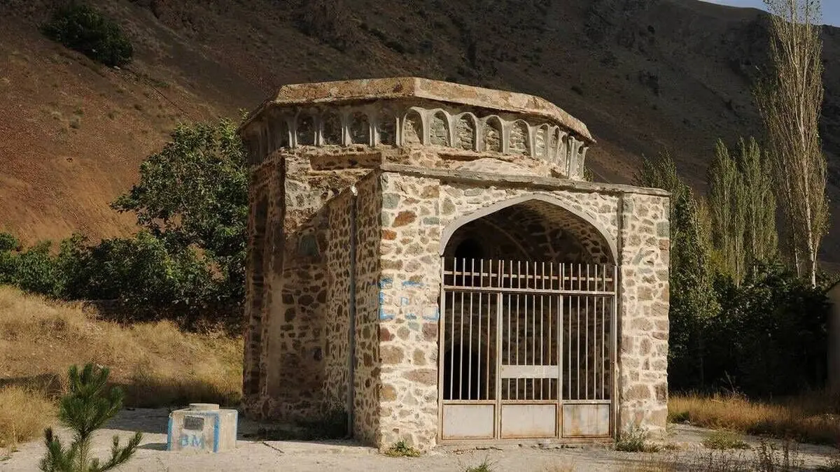 برج تهمینه، آرامگاه 600 ساله مرموز یک قلعه‌بان

