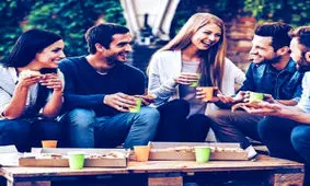 بهترین و مناسب ترین طرز برخورد با همسر در جمع