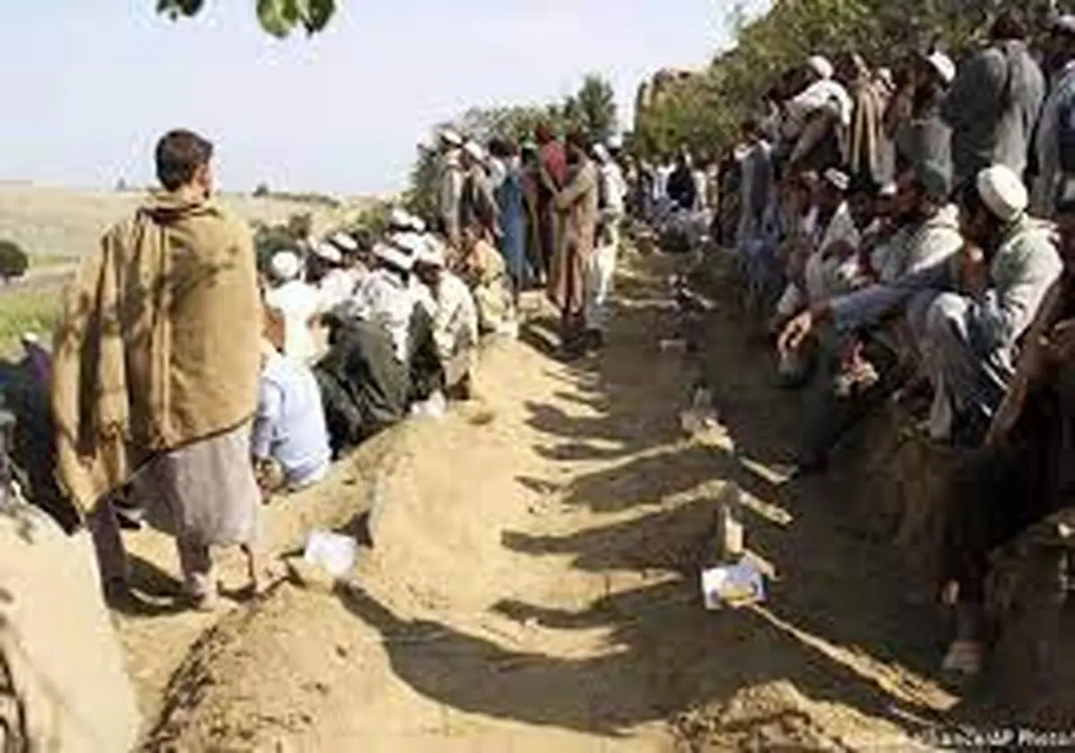 خاکسپاری دسته جمعی جان‌باختگان زلزله در گیان ولایت پکتیکا  - افغانستان/ ویدئو