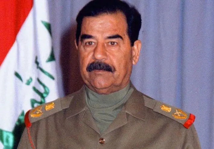 سفر در زمان؛ «صدام» در حال غذا خوردن با اعضای خانواده اش؛ اواخر دهه 60 ...