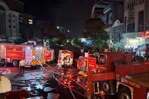 مهار آتشسوزی مجتمع تجاری خیابان ۱۷شهریور مشهد