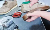 افزایش ۱۰۰ درصدی قیمت کفش، استقبال از تعمیر کفش را بیشتر کرد 
