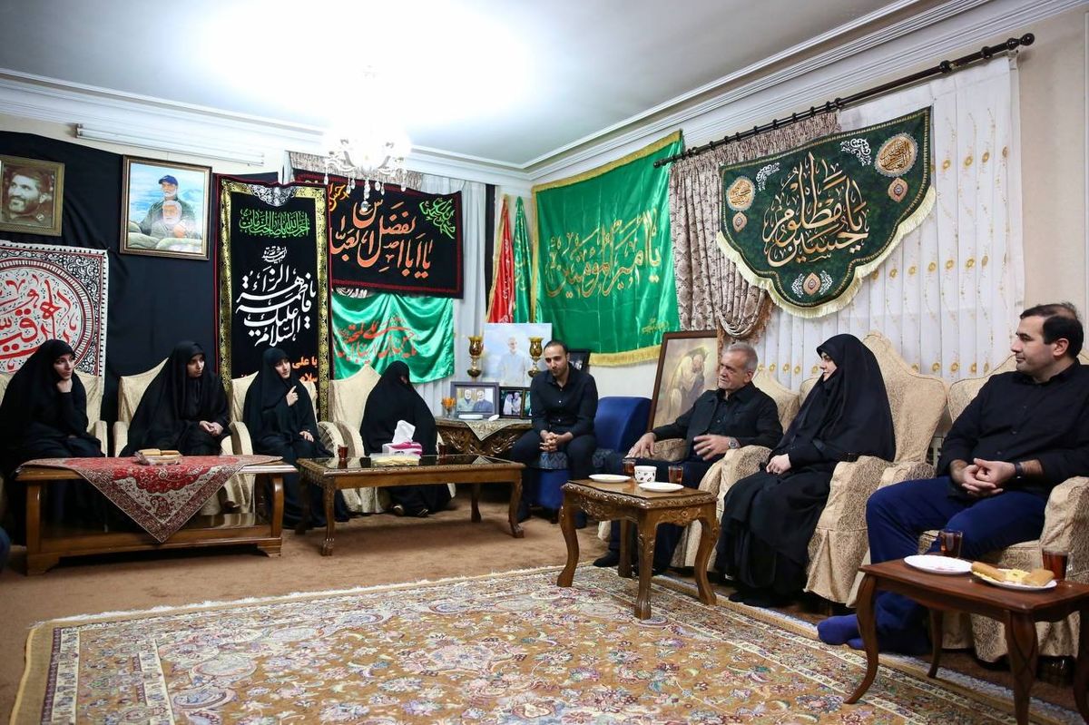 دیدار رییسجمهور منتخب با خانواده شهید سلیمانی/ پزشکیان: راه شهید سلیمانی وحدت و همدلی بود، نه با کسی دعوا داشت و نه کسی را حذف میکرد/ خانواده شهید خواستار تسهیل استفاده آحاد جامعه از فضای مجاز