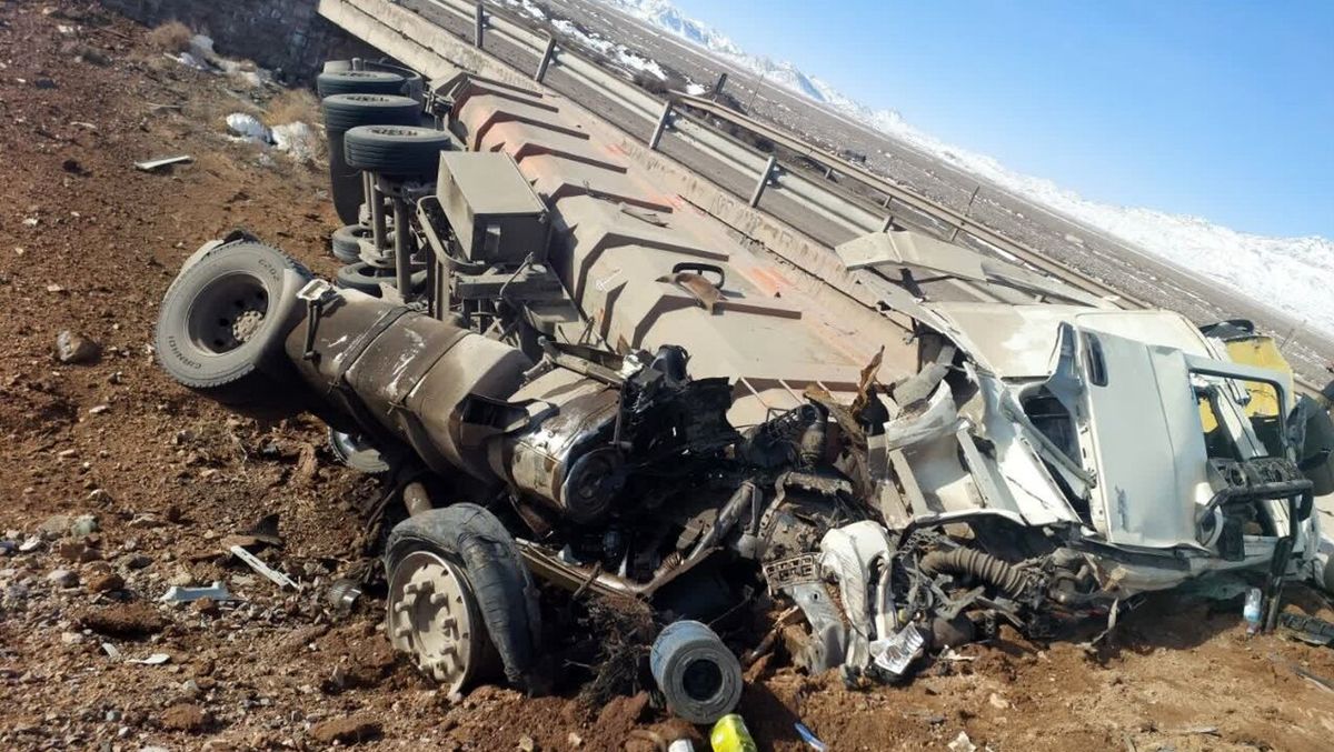 سقوط تریلر از پل در محور نائین-اردستان