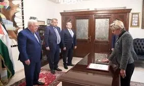 توضیح سفیر فلسطین در تهران درباره حمله معترضان به خانه اش/ به هیچ جناح سیاسی و یا گروه های مقاومت وابسته نبوده و تاکنون هیچ گونه حمایت مالی از ایران دریافت نکردیم/ بودجه سفارت از صندوق ملی فلسطین در اردن تأمین می‌شود