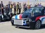 سفر به تهران قدیم؛ «جوان ها در حال تماشای مسابقات اتومبیلرانی در فرودگاه قلعه مرغی؛ سال 41 