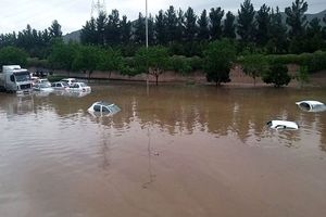 زیرگذر انقلاب مشهد دوباره زیر آب غرق شد/ ویدئو