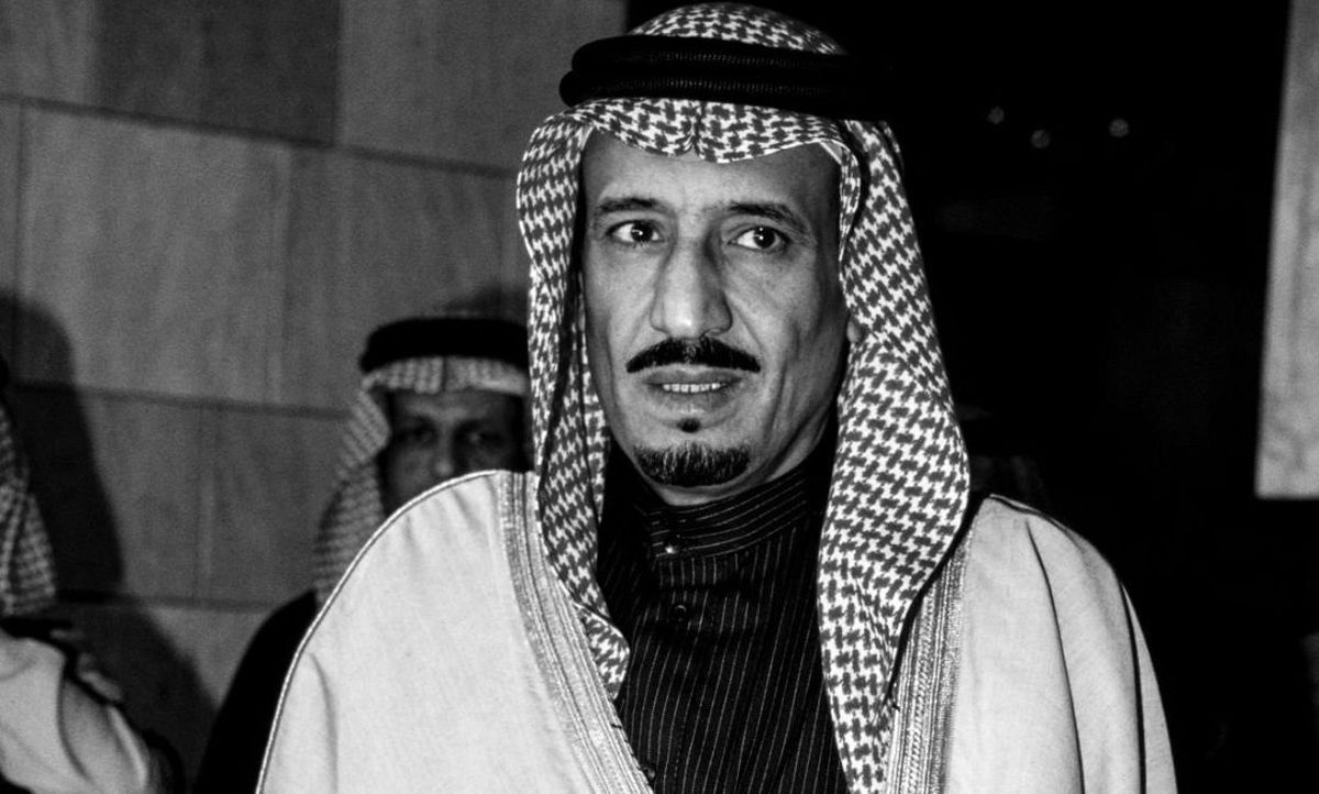 سفر در زمان؛ «ملک سعود، پادشاه عربستان و برادرش ملک سلمان» در حال رقص شمشیر؛ سال 1336