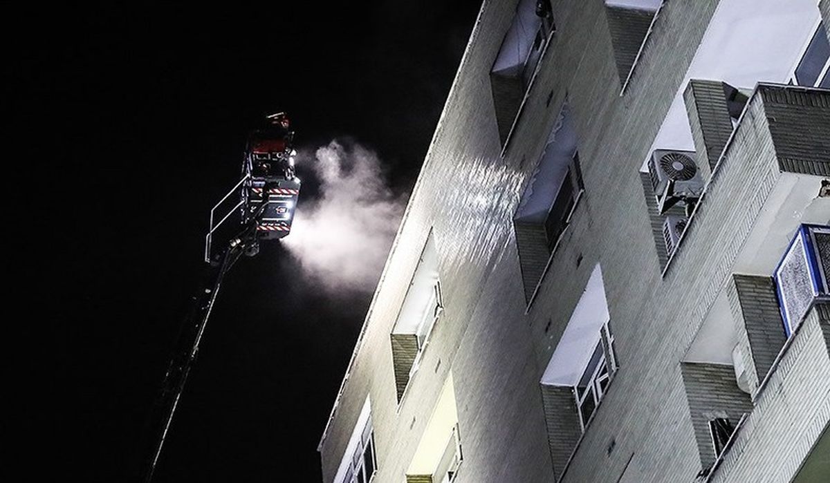 آتش‌سوزی در ساختمان ۶ طبقه در کرمانشاه/ تعداد مصدومین به 10 نفر رسید