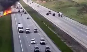 انفجار وحشتناک خودروی پارک شده در اتوبان