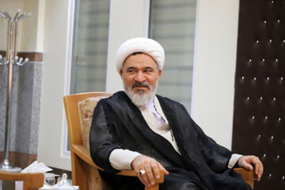 برخی مثل مگس دنبال اشکال گرفتن هستند