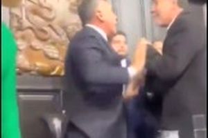 درگیری فیزیکی در سنای مکزیک؛ رهبر اپوزیسیون با رئیس سنا درگیر شد