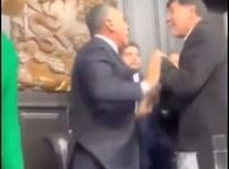درگیری فیزیکی در سنای مکزیک؛ رهبر اپوزیسیون با رئیس سنا درگیر شد