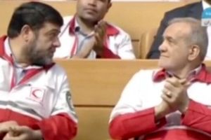 حضور پزشکیان با لباس هلال احمر/ ویدئو