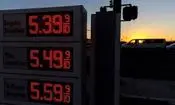 روزنامه‌نگار آمریکایی: قیمت بنزین در آمریکا به‌صورت ساعتی در حال افزایش است
