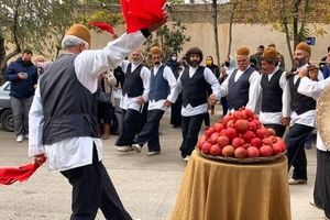 رونمایی از بزرگترین فرش سرگل خاورمیانه