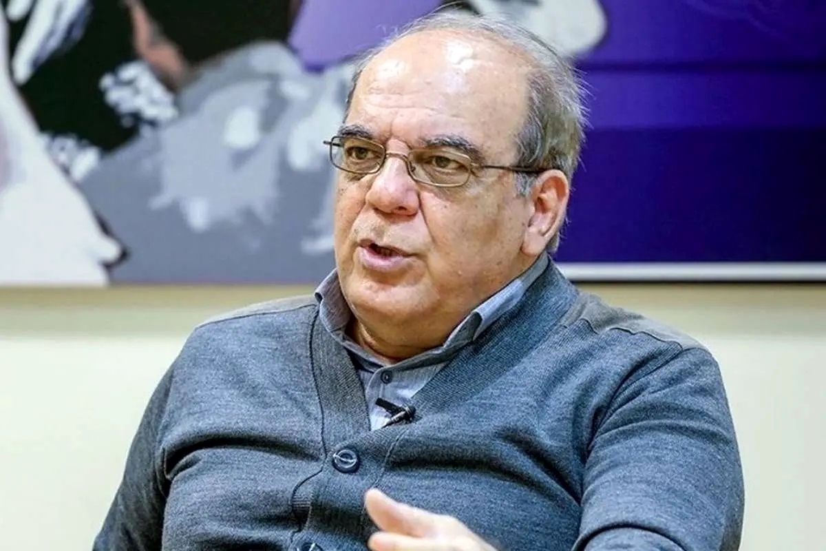 کنایه عباس عبدی به اسفندیاری کارشناس نزدیک به جلیلی: استادی فاضلی در یک دانشگاه افتخاری است برای آن دانشگاه و نه بر عکس/ حسادت نسبت به او و تعداد زیاد مخاطبان فرهیختهاش ریشه این رفتار است