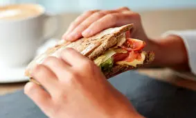 شخصیت‌شناسی جالب از نحوه خوردن ساندویچ