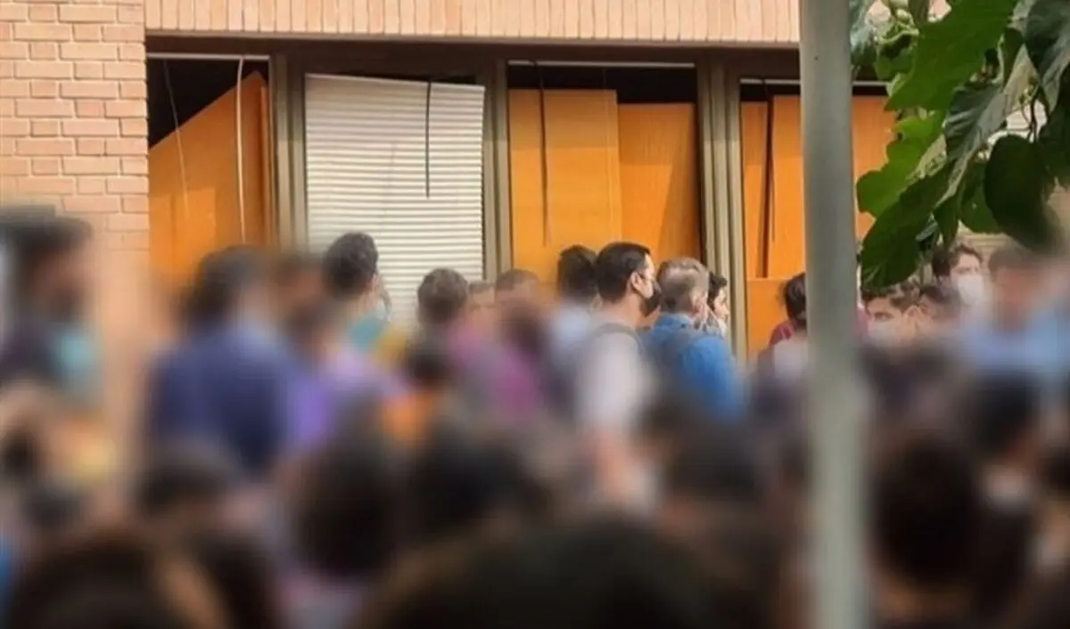 ۲ دانشجوی دانشگاه تهران به علت آتش‌ زدن پرچم ایران در ناآرامی های اسفند‌ماه، اخراج شدند