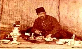 سفر به تاریخ؛ «ناصرالدین شاه» سوار بر سه‌چرخۀ سلطنتی در حیاط کاخ گلستان