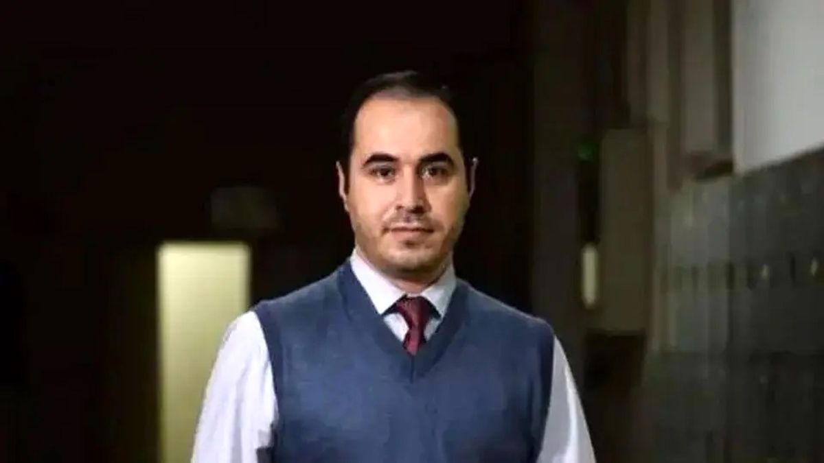 حسین رونقی به مرخصی آمد

