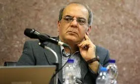 کنایه عباس عبدی به تبلیغ رسانه‌های حکومتی مبنی بر رسیدن به قله

