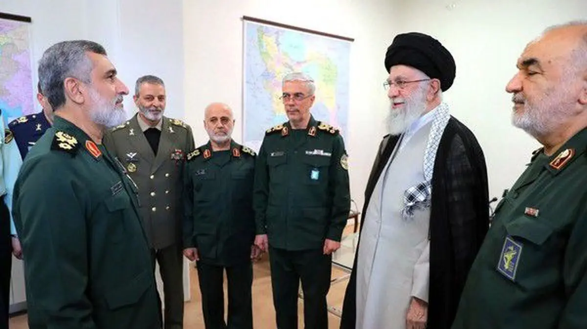 دو فرمانده شهید در بیت رهبری/ عکس