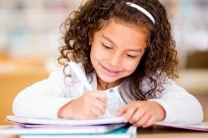 شیوه صحیح تشویق و ترغیب کردن کودک به درس خواندن